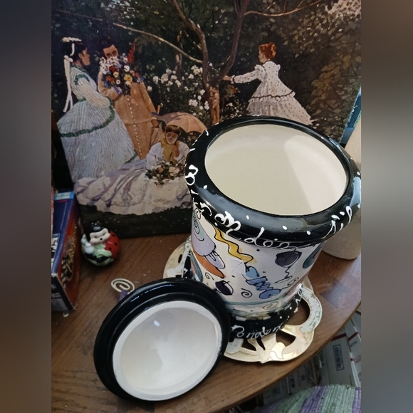 🍪PARIS Whimsical Ceramic Cookie Parisian Motif Canister,The Perfect Gift.🎁 - Picture 16 of 16